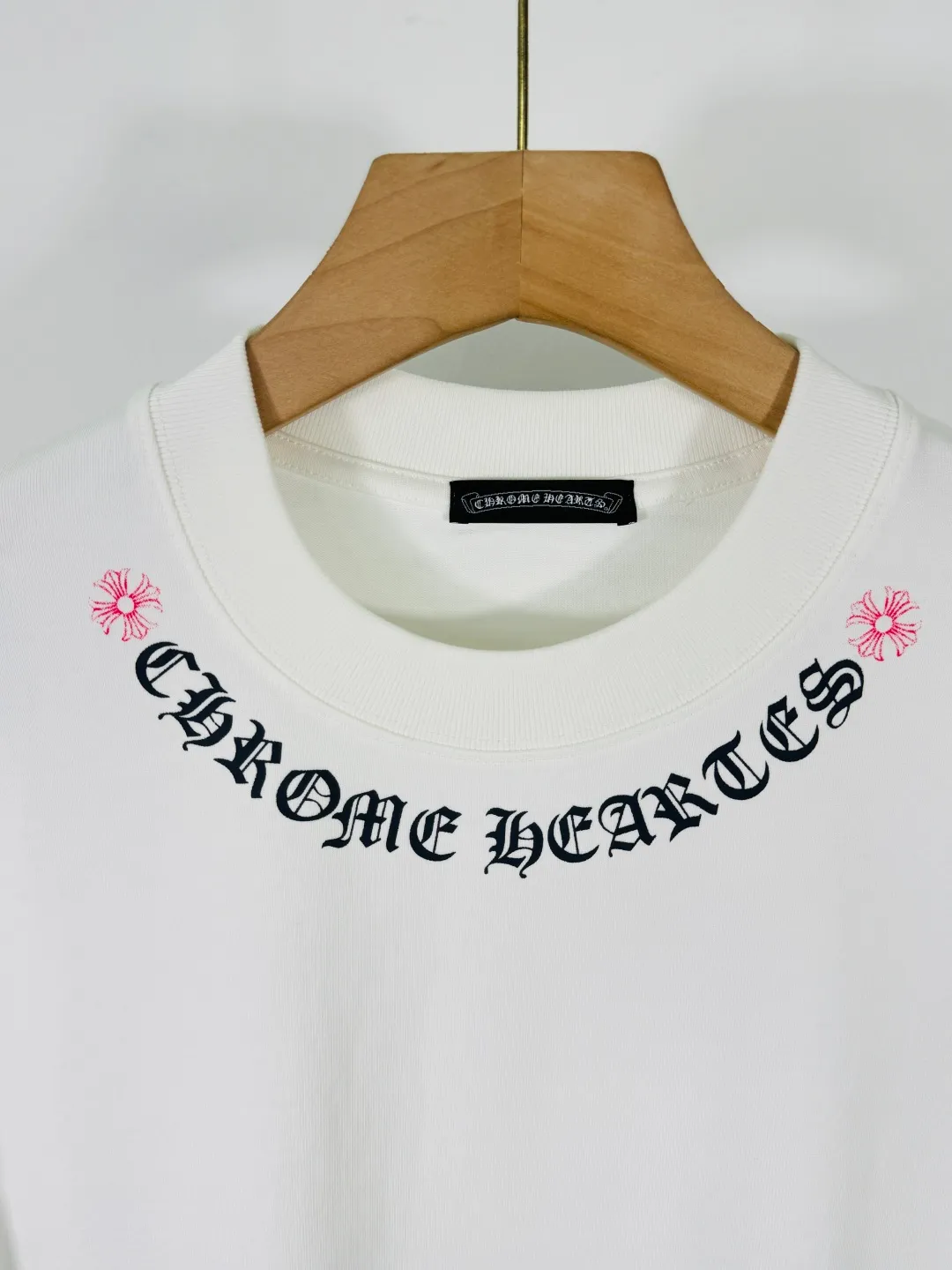 P280 top version, real shot without P, ​​different from market currency) 𝗖𝗵𝗿𝗼𝗺𝗲 𝗛𝗲𝗮𝗿𝘁𝘀/Cro Heart 2025 Autumn and Winter Horseshoe Cross 3D Printed Couple Casual Long Sleeve 👑The highest version! Customized fabric 320g fabric! Horseshoe cross sticker, a best-selling model in the counter, very comfortable to wear. Accessories: original molded and authenticated collar label➕100% silk wash label. Genuine purchase-grade original hangtag➕matching hanging rope➕3D hanging beads➕original packaging bag. Craftsmanship: The original version has consistent wiring! The highest version of the armhole matching technique! Color: Black White Size: S M L XL XXL